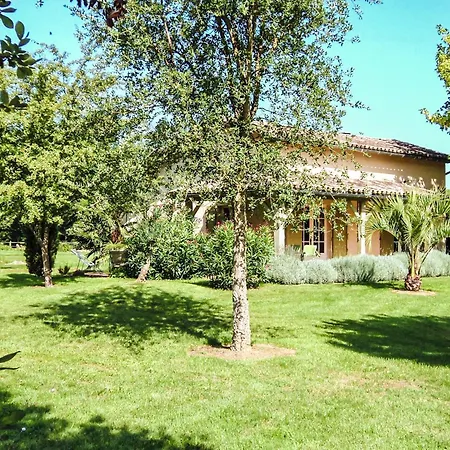 In Saint-pierre Near River & Spa, Cleaning Included Feriehus